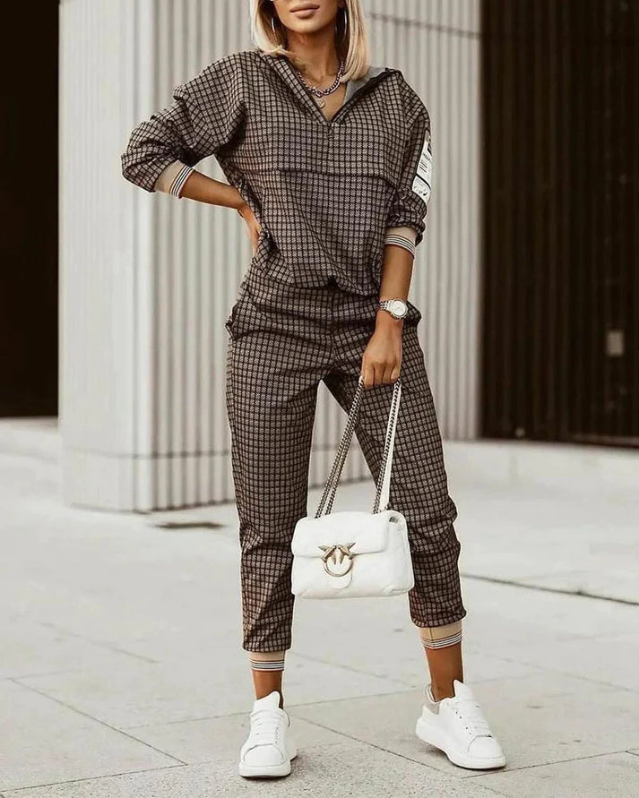 Chic and Cozy Women's Tracksuit